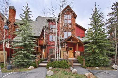 1842 Seasons Townhome Townhouse