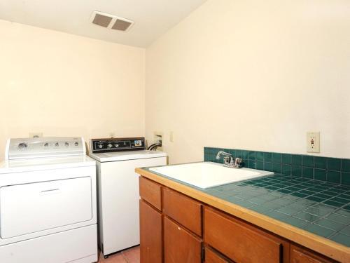 Blue Spruce House 7022