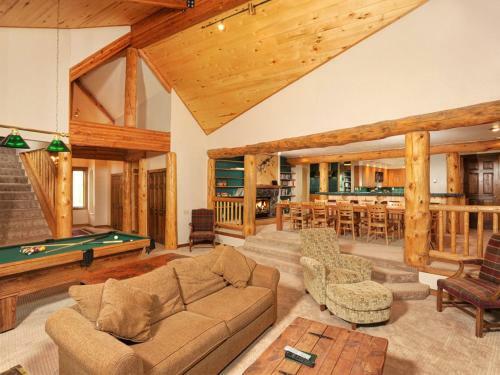 Blue Spruce House 7022