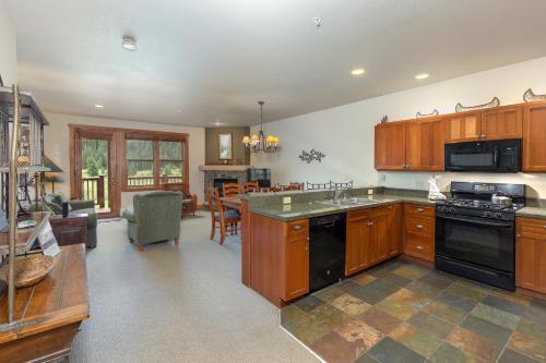 Red Hawk Townhome #2340 Townhouse