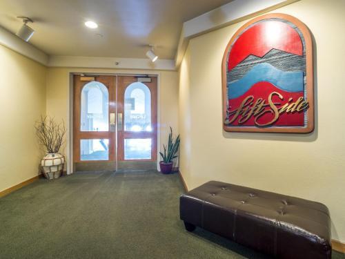 Apartamento Liftside Condominiums 203