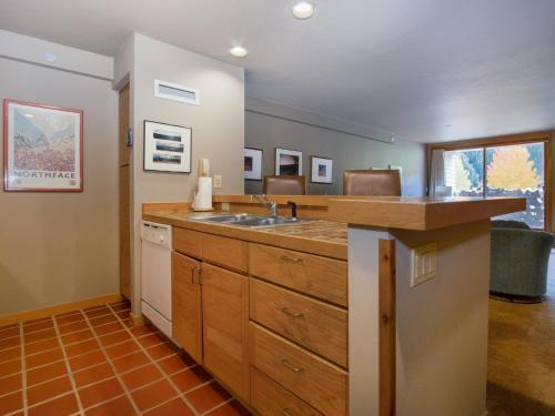 Apartamento Liftside Condominiums 203