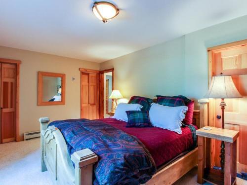 037 Vineyard House