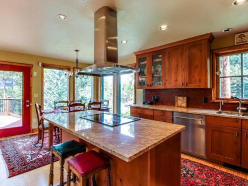 037 Vineyard House