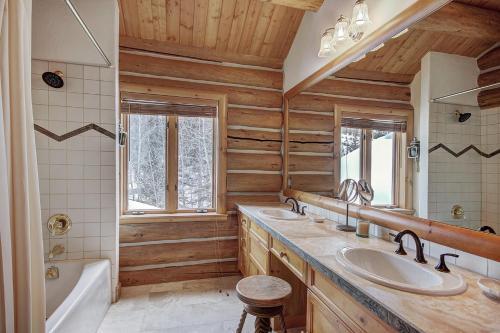 44 Arapahoe Trail Cabin