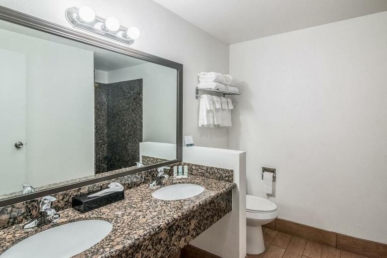 Hotel Quality Inn & Suites