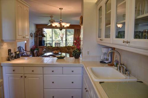 Menehune Shores 402