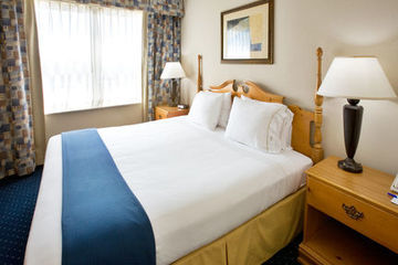 Holiday Inn Express Hotel & Suites