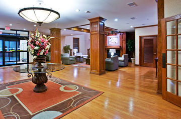 Holiday Inn Express Hotel & Suites