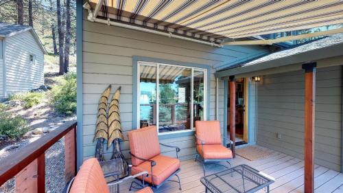 Tahoe Treehouse Lake View Cabin - 1br/1ba