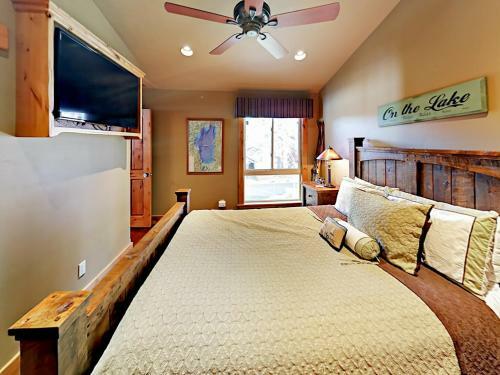 Four-bedroom Kings Beach Condo Apartment