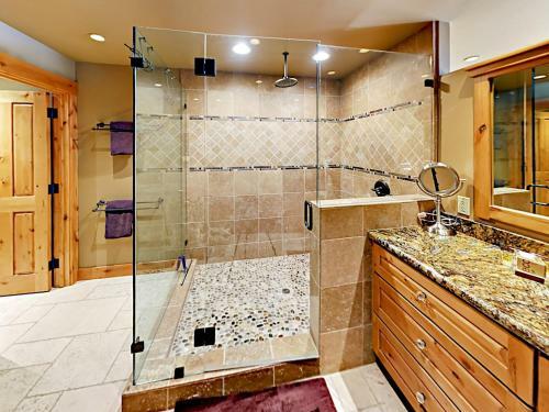 Four-bedroom Kings Beach Condo Apartment