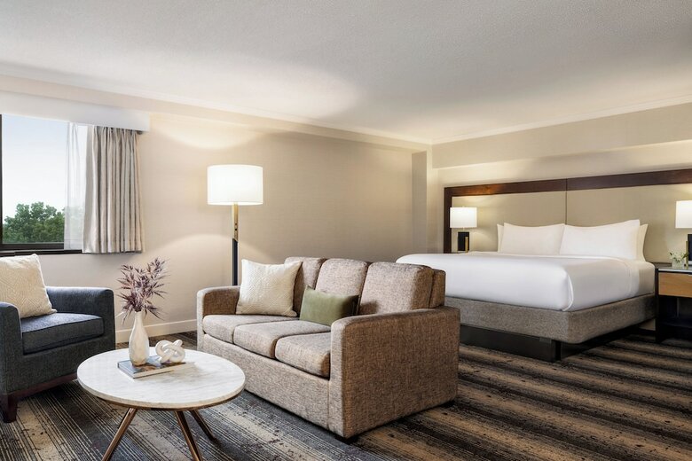 Crowne Plaza Hotel Edison