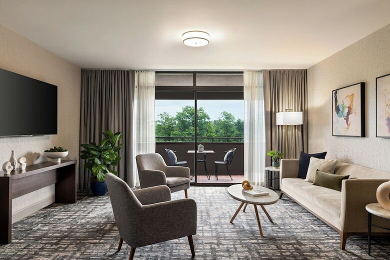 Crowne Plaza Hotel Edison