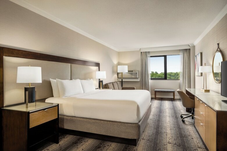 Crowne Plaza Hotel Edison