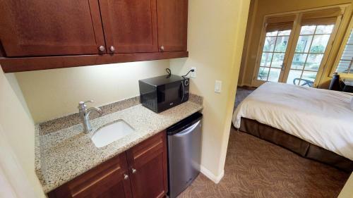 Studio Villa In La Quinta, Ca (#lv005)