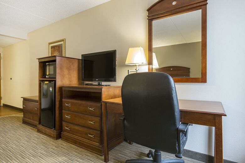 Greenstay Hotel And Suites