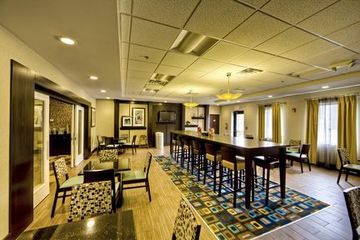 Hotel Hampton Inn And Suites Airport