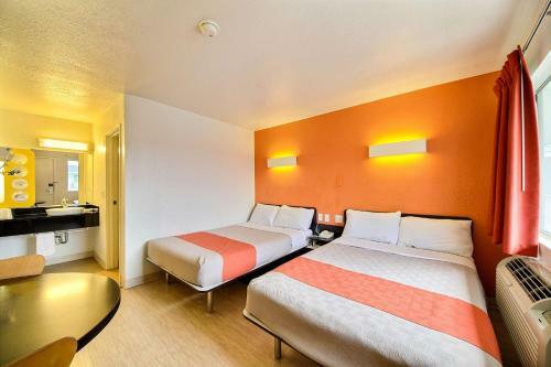 Hotel Motel 6 San Marcos