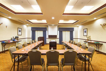 Hotel Country Inn & Suites