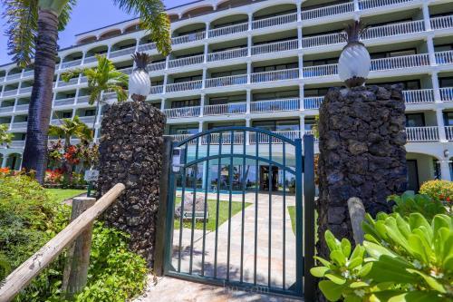 429 Lahaina Shores Oceanfront Studio