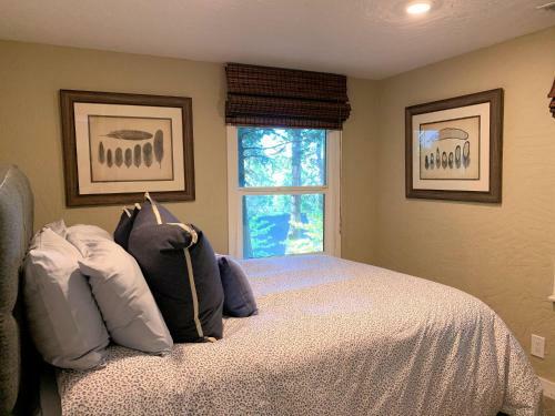 Lake Arrowhead Vacation Rental | Lakeview Cabin