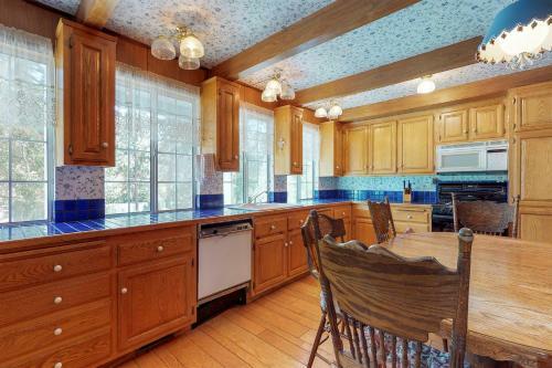 Brentwood Drive Beauty