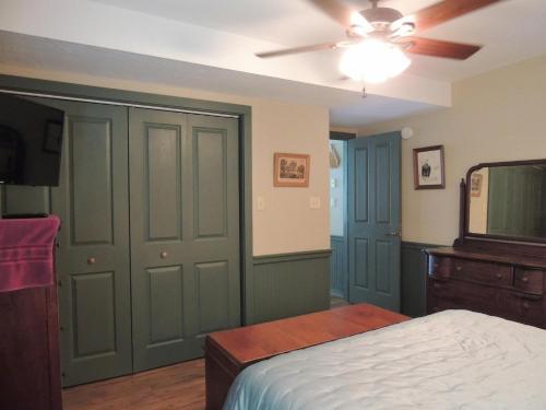 Grey Log Cottage #383358 Home