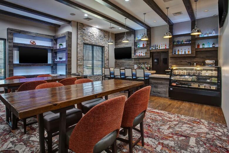 Hotel Country Inn & Suites