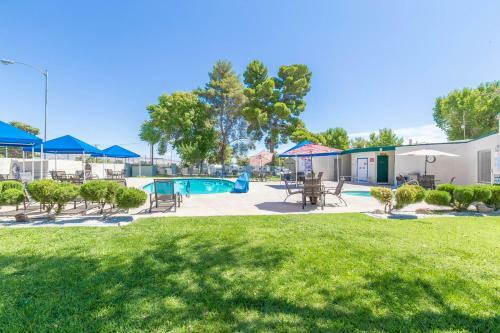 Las Vegas Camping Resort Cabin 2