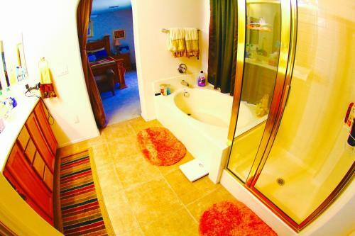 Master Bedroom Suite+private Bath