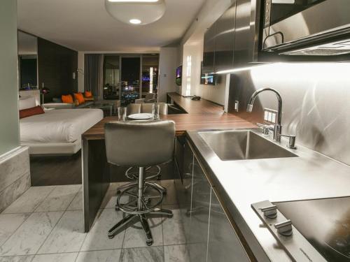 Apartamento Palms Place Studio With Balcony & Strip View