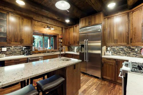 Eagle's Roost Lodge