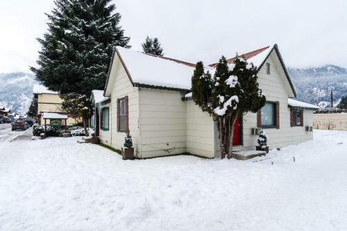 Bavarian Bungalow Adventure (a)