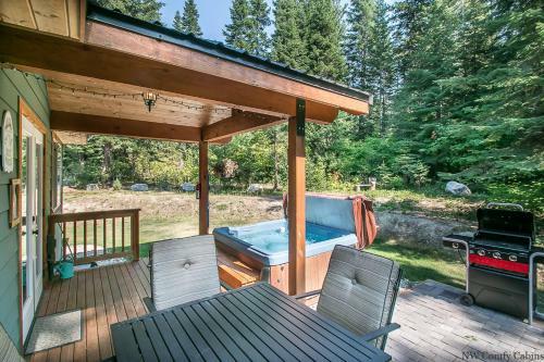 Salmon Chalet