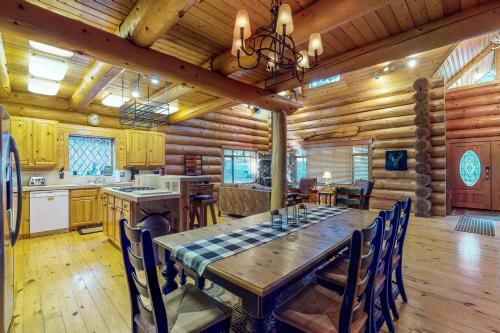 Soaring Pines Lodge & Bunkhouse
