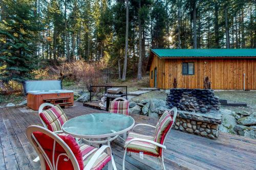 Soaring Pines Lodge & Bunkhouse
