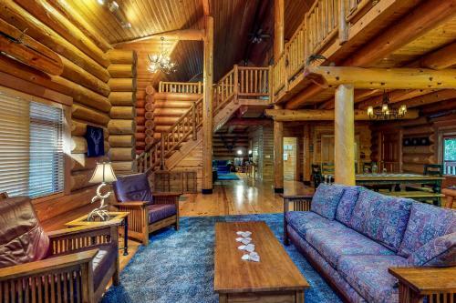 Soaring Pines Lodge & Bunkhouse