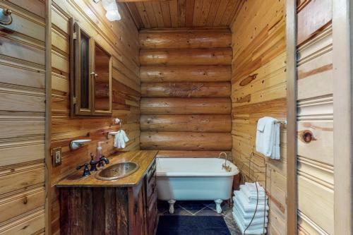 Soaring Pines Lodge & Bunkhouse