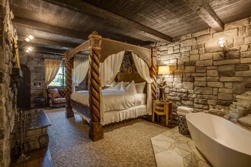 Posada Storybook Riverside Inn