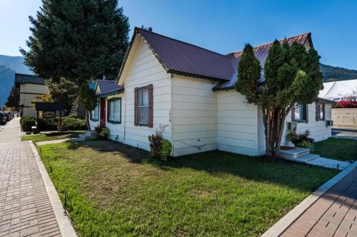 Bavarian Bungalow Escape (d)
