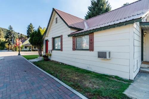 Bavarian Bungalow Escape (d)