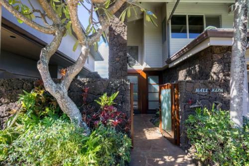 Hale Kipa | Perched On The Bluffs