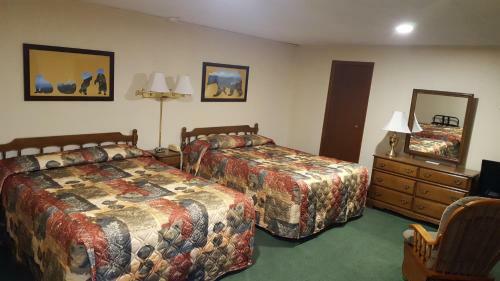 Riverbank Motel And Cabins