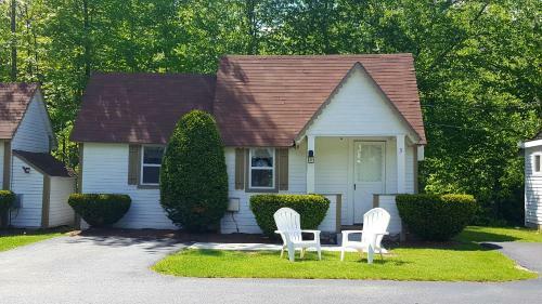 Riverbank Motel And Cabins