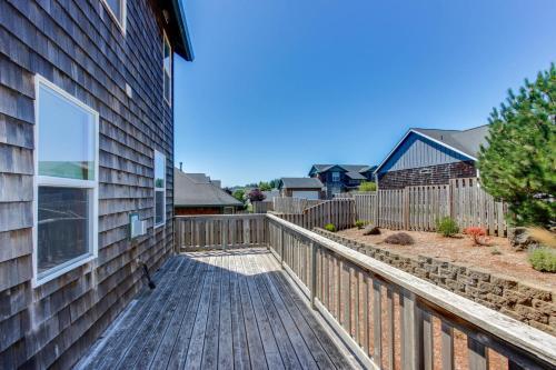 Mountain View Coastal Retreat