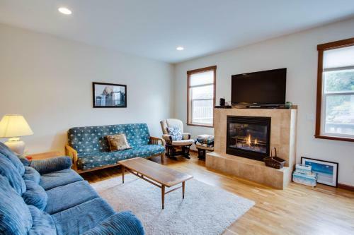 Mountain View Coastal Retreat