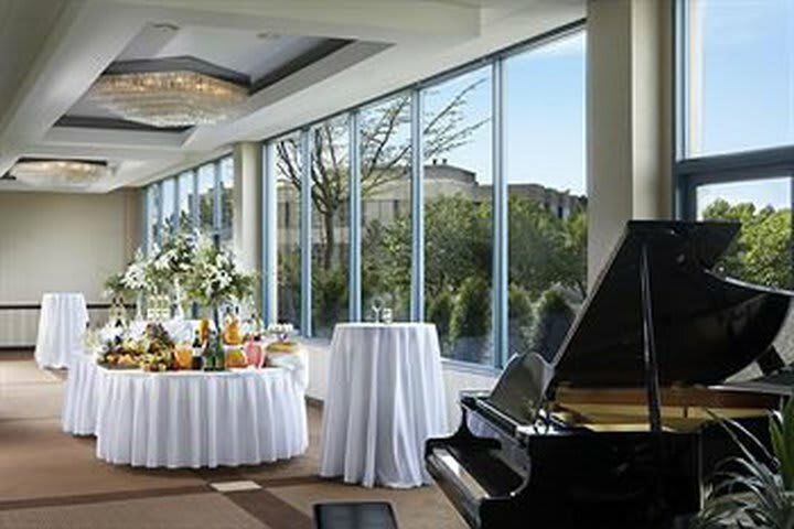 Sheraton Vancouver Guildford Hotel