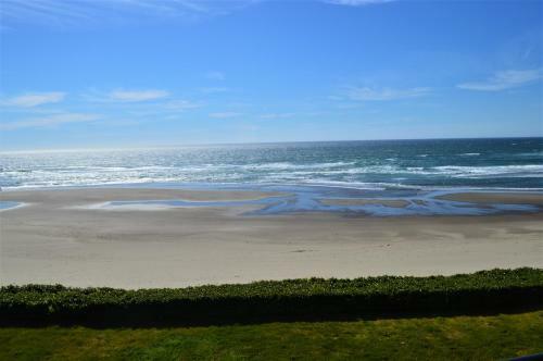 Starfish Manor Oceanfront Hotel