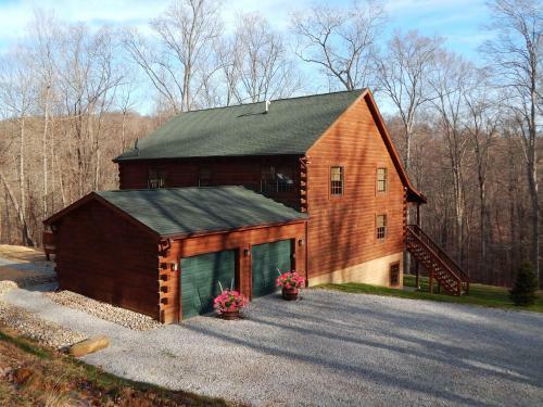 Big Pine Lodge In Hocking Hills